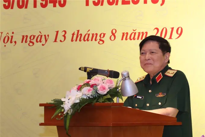 Đại tướng Ngô Xuân Lịch phát biểu tại buổi gặp mặt.