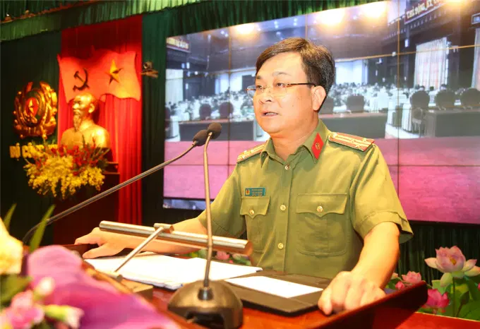 Thượng tá Vũ Huy Khánh, Phó Cục trưởng Cục Pháp chế và cải cách hành chính, tư pháp - Bộ Công an phát biểu tại Hội nghị.