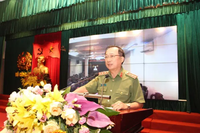 Thứ trưởng Nguyễn Văn Thành điều hành tham luận tại hội nghị