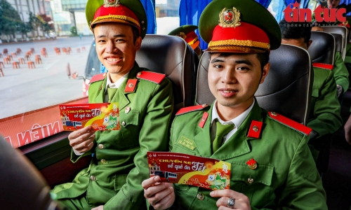 Chuyến xe mùa Xuân đưa 300 học viên Học viện Cảnh sát nhân dân về quê đón Tết