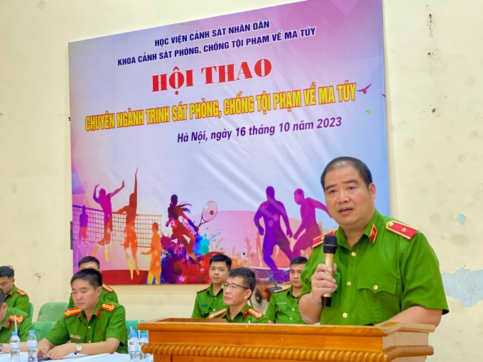 Thiếu tướng Chử Văn Dũng, Phó Giám đốc Học viện phát biểu tại Lễ khai mạc