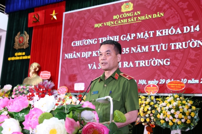Thiếu tướng Hà Xuân Duy, Phó Cục trưởng Cục Cảnh sát môi trường, cựu học viên Khóa D14 báo cáo tình hình khóa học sau 30 năm tốt nghiệp ra trường