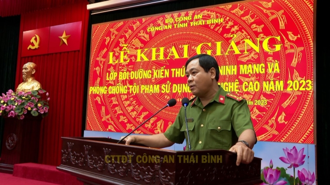 Đại tá, PGS.TS Trần Cảnh Hưng - Phó trưởng khoa Toán - Tin học và Ứng dụng khoa học công nghệ trong phòng, chống tội phạm phát biểu tại lễ khai giảng