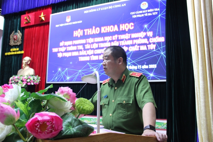 Thiếu tướng, TS Chử Văn Dũng, Phó Giám đốc Học viện CSND phát biểu đề dẫn Hội thảo