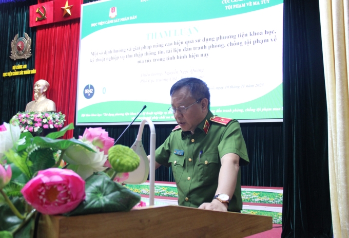 Thiếu tướng Nguyễn Ngọc Quang, Phó Cục trưởng Cục Cảnh sát ĐTTP về ma túy phát biểu tham luận tại Hội thảo