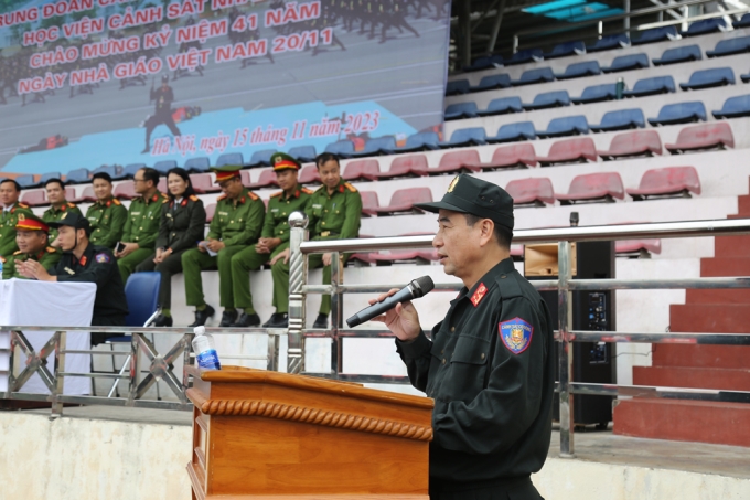 Đại tá Phạm Văn Tiến, Trưởng khoa Cảnh sát vũ trang, Trung đoàn trưởng Trung đoàn Cảnh sát dự bị đặc nhiệm phát biểu tại Hội thao