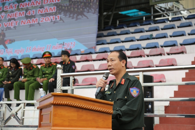 Đại tá, PGS. TS Trần Quang Huyên, Phó Giám đốc Học viện phát biểu chỉ đạo Hội thao