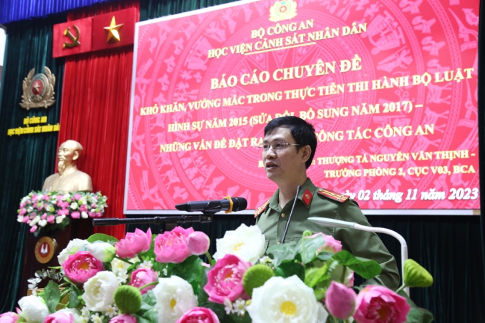 Thượng tá Nguyễn Văn Thịnh, Trưởng phòng 2, Cục Pháp chế và Cải cách hành chính, Tư pháp, Bộ Công an báo cáo về thực tiễn thi hành Bộ luật hình sự năm 2015