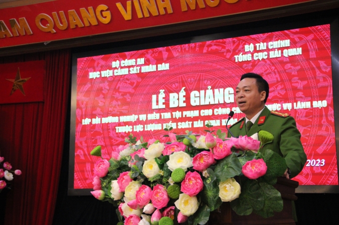 Đại tá, TS Nguyễn Đăng Sáu, Phó Giám đốc Học viện  phát biểu tại lễ bế giảng