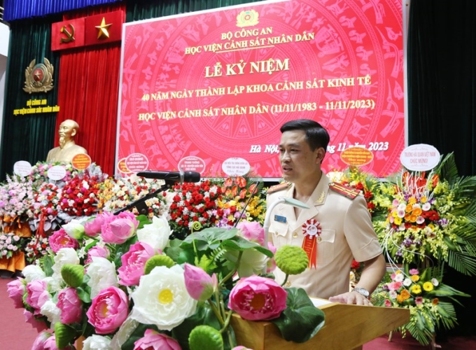 Thượng tá. PGS.TS Phạm Tiến Dũng - Trưởng Khoa Cảnh sát kinh tế trình bày diễn văn kỷ niệm