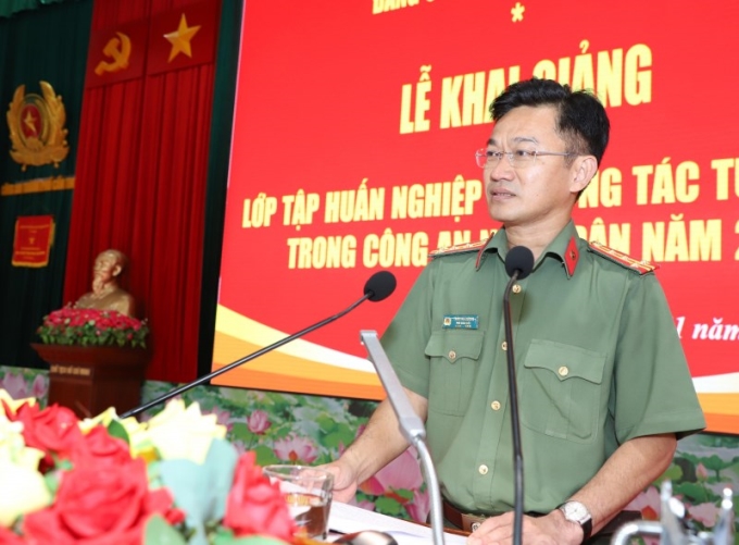 Đại tá Trần Văn Dương, Phó Giám đốc Công an TP Cần Thơ phát biểu chào mừng lớp tập huấn.