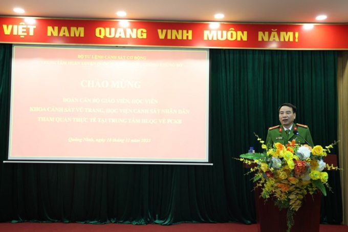 Đại tá Phạm Văn Tiến, Trưởng khoa, Khoa Cảnh sát Vũ trang phát biểu tại chương trình