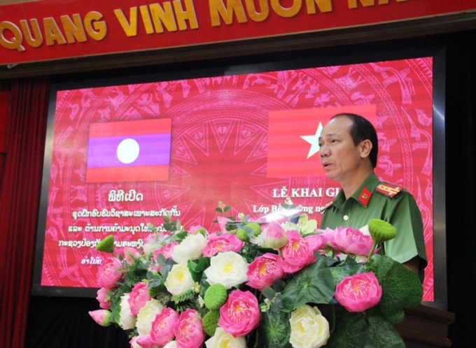 Đại tá, PGS. TS Trần Quang Huyên, Phó Giám đốc Học viện tuyên bố khai giảng lớp bồi dưỡng