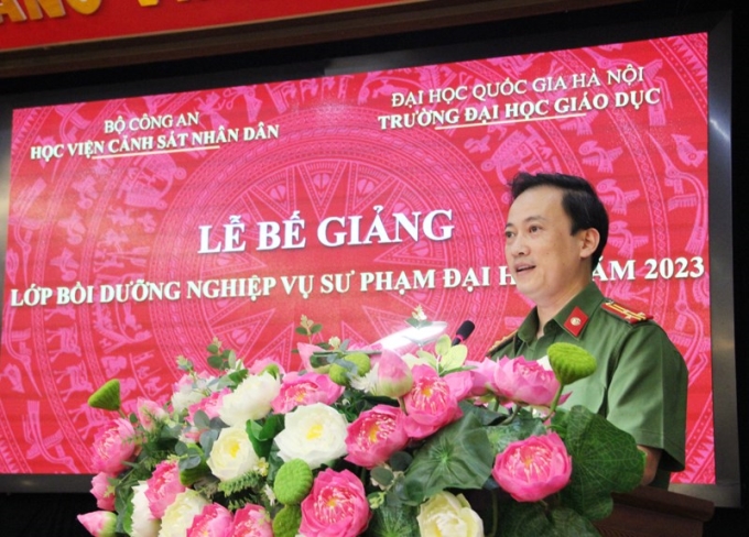 Thượng tá, TS Cao Hoàng Long, Trưởng phòng Tổ chức cán bộ - Học viện CSND phát biểu tại lễ bế giảng