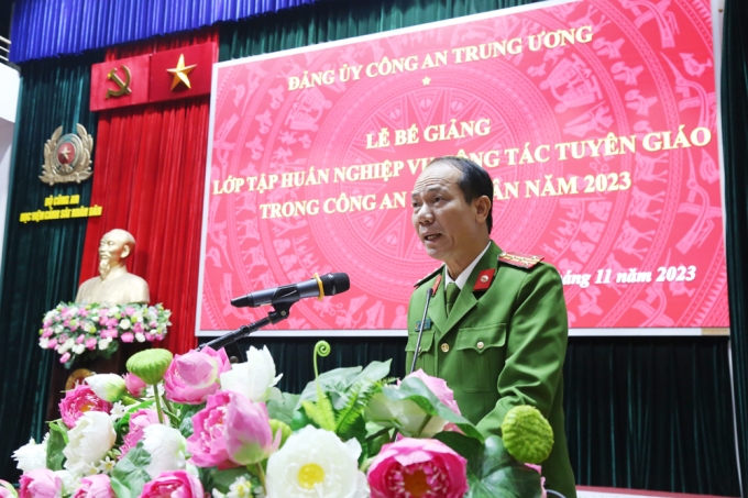 Đại tá, PGS.TS Trần Quang Huyên, Phó Giám đốc Học viện phát biểu tổng kết lớp tập huấn