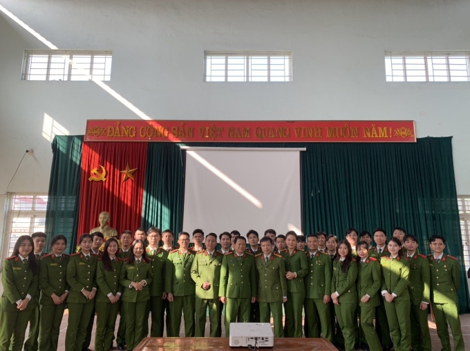Đoàn công tác làm việc tại Công an thị trấn Đại Đình, huyện Tam Đảo.