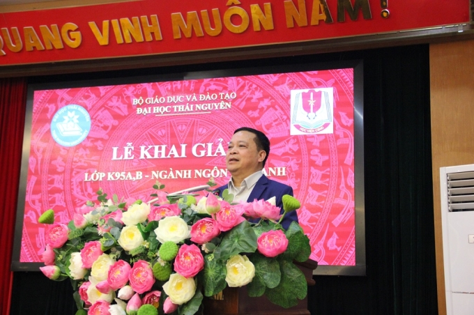 Đồng chí PGS. TS Nguyễn Hữu Công, Phó Giám đốc Đại học Thái Nguyên, Giám đốc Trung tâm Đào tạo từ xa Đại học Thái Nguyên phát biểu tại buổi lễ