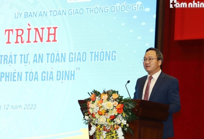 Ông Khuất Việt Hùng, Phó Chủ tịch chuyên trách Ủy ban An toàn giao thông Quốc gia phát biểu tại chương trình