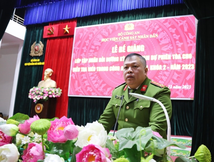 Đại tá, PGS.TS Nguyễn Đức Phúc, Trưởng khoa Luật tuyên bố bế giảng lớp tập huấn