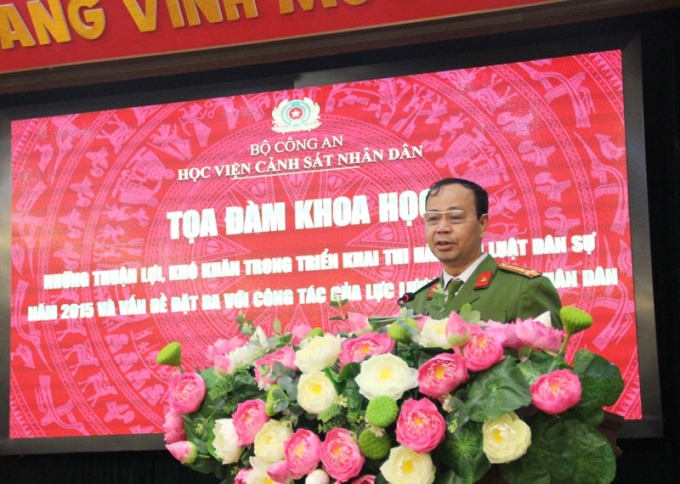 Thượng tá, TS Hoàng Văn Đông, Phó trưởng Khoa Luật phát biểu tại Tọa đàm