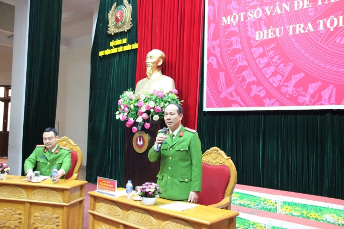 Đại tá, PGS.TS Trần Quang Huyên, Phó Giám đốc Học viện chỉ đạo buổi Tọa đàm