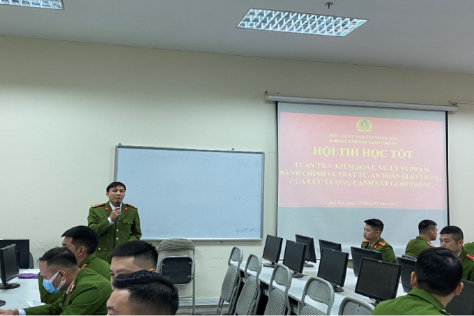 Đồng chí Trung tá, TS Vũ Văn Ninh - Phó Trưởng khoa CSGT phát biểu khai mạc Hội thi