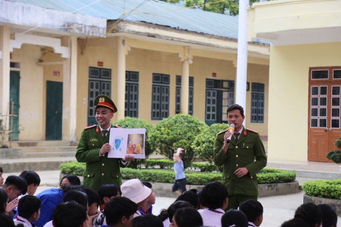 Học viện CSND tuyên truyền pháp luật tại điểm trường THCs xã Lóng Phiêng