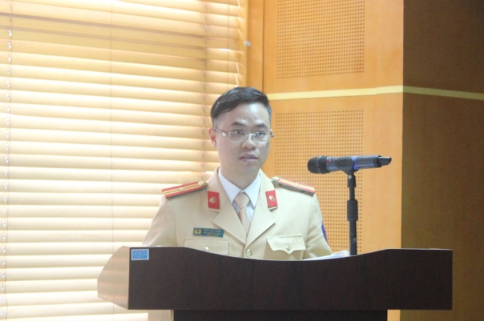 Thiếu tá Đào Việt Long khẳng định buổi hội thảo, tập huấn sẽ mang lại ý nghĩa thiết thực cho công tác của cán bộ, chiến sĩ CSGT CATP Hà Nội