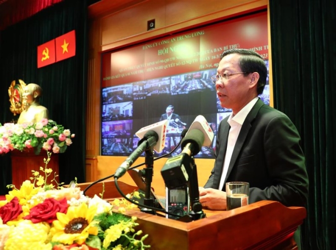 Đồng chí Phan Văn Mãi, Ủy viên Trung ương Đảng, Phó Bí thư Thường trực Thành ủy, Chủ tịch Ủy ban nhân dân Thành phố Hồ Chí Minh tham luận tại Hội nghị.