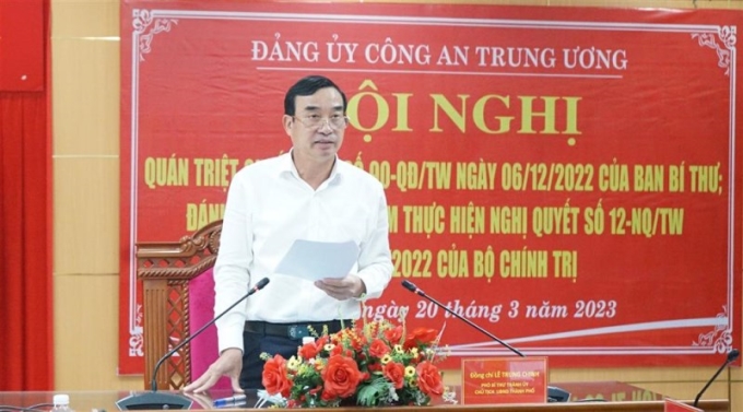 Đồng chí Lê Trung Chinh, Phó Bí thư Thành ủy, Chủ tịch Ủy ban nhân dân thành phố Đà Nẵng tham luận tại điểm cầu thành phố Đà Nẵng.