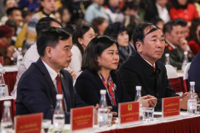 Thứ trưởng Trần Quốc Tỏ, Phó Bí thư thường trực Thành ủy Hà Nội Nguyễn Thị Tuyến và các đại biểu dự chương trình.