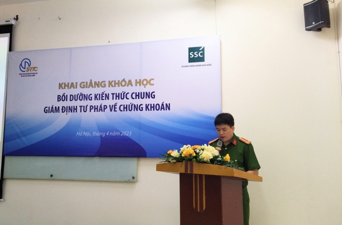Đồng chí Đại tá, PGS. TS Trần Hồng Quang - Phó Giám đốc Học viện phát biểu chỉ đạo khóa tập huấn