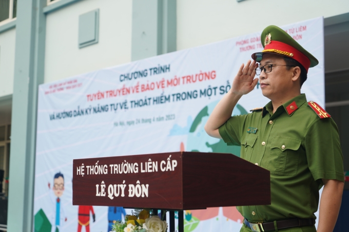 Đại tá, PGS.TS. Dương Văn Minh - Trưởng khoa CSMTr phát biểu khai mạc buổi tuyên truyền