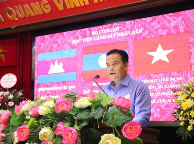 Đồng chí Sít Thị Đệt Khên Nạ Vông, đại diện học viên hai nước đang nghiên cứu, học tập tại Học viện CSND phát biểu tại chương trình
