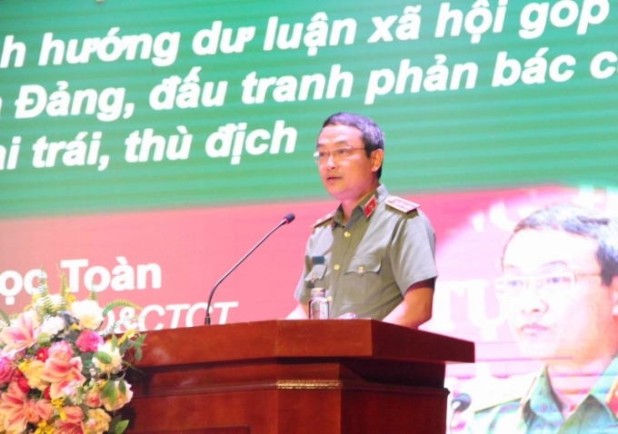 Trung tướng Nguyễn Ngọc Toàn, Cục trưởng Cục công tác đảng và công tác chính trị phát biểu tại hội thảo.