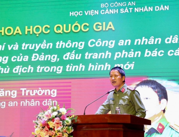Trung tá, ThS Phan Đăng Trường, Phó Tổng biên tập Báo CAND phát biểu tại hội thảo.