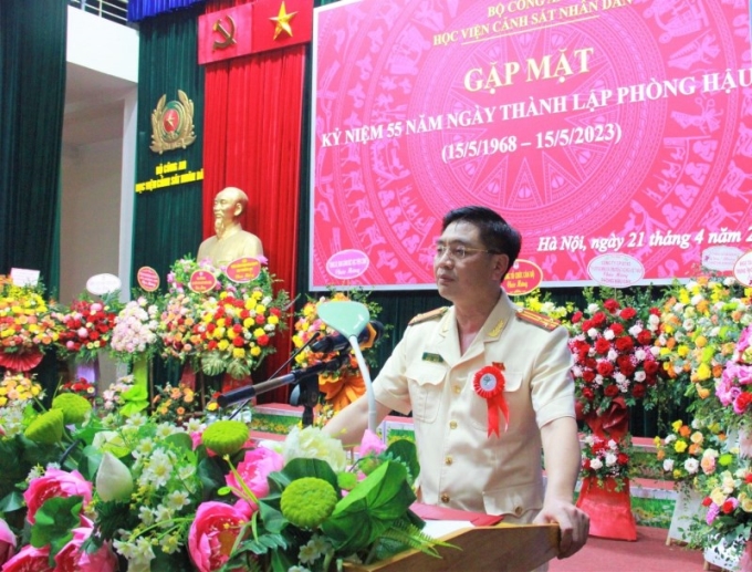 Thượng tá Đinh Văn Nam, Trưởng phòng Hậu cần phát biểu tại buổi lễ