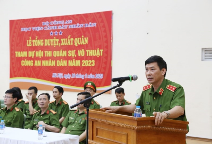 Trung tướng, GS.TS Trần Minh Hưởng, Giám đốc Học viện phát biểu giao nhiệm vụ cho Đội tuyển