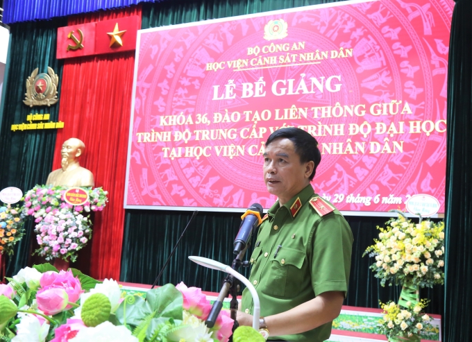 Thiếu tướng, GS. TS Nguyễn Đắc Hoan, Phó Giám đốc Học viện phát biểu bế giảng khóa học