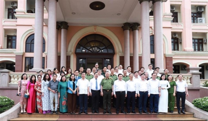 Đồng chí Nguyễn Xuân Thắng, Bộ trưởng Tô Lâm cùng các đại biểu tham dự Hội thảo.
