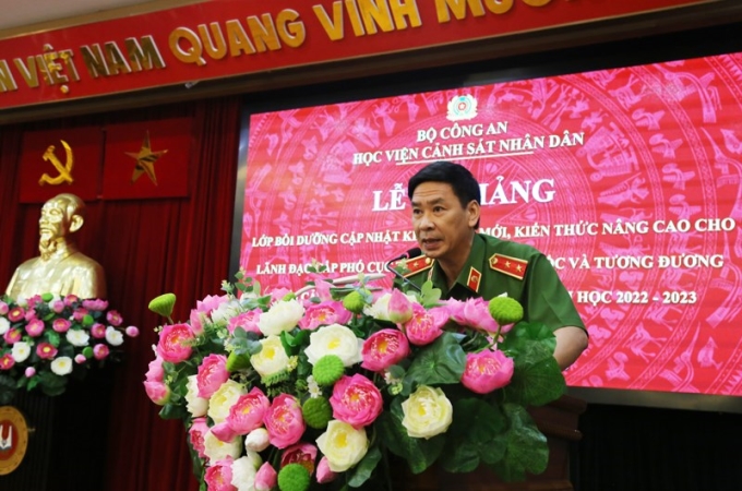 Trung tướng, GS. TS Trần Minh Hưởng, Giám đốc Học viện phát biểu tại Lễ bế giảng lớp học