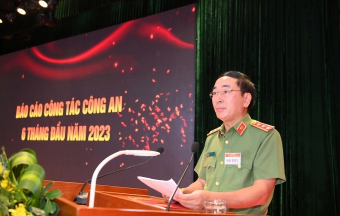 Thượng tướng Trần Quốc Tỏ, Ủy viên Trung ương Đảng, Phó Bí thư Đảng ủy Công an Trung ương, Thứ trưởng Bộ Công an trình bày báo cáo tại hội nghị.