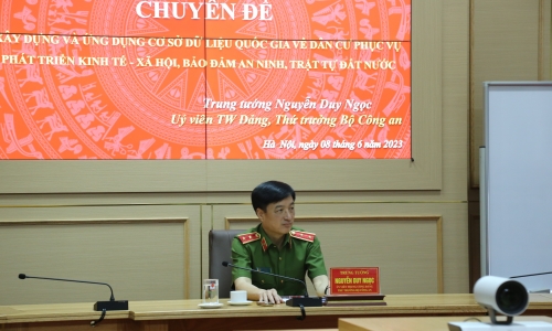 Thứ trưởng Nguyễn Duy Ngọc báo cáo chuyên đề về Đề án 06 tại Học viện CSND