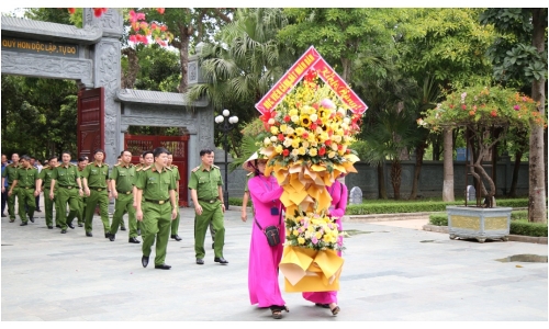 Học viện Cảnh sát nhân dân dâng hoa, dâng hương tưởng niệm Chủ tịch Hồ Chí Minh