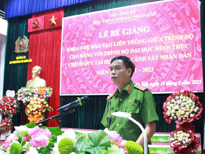 Thiếu tướng, GS. TS Nguyễn Đắc Hoan, Phó Giám đốc Học viện phát biểu  tại lễ bế giảng