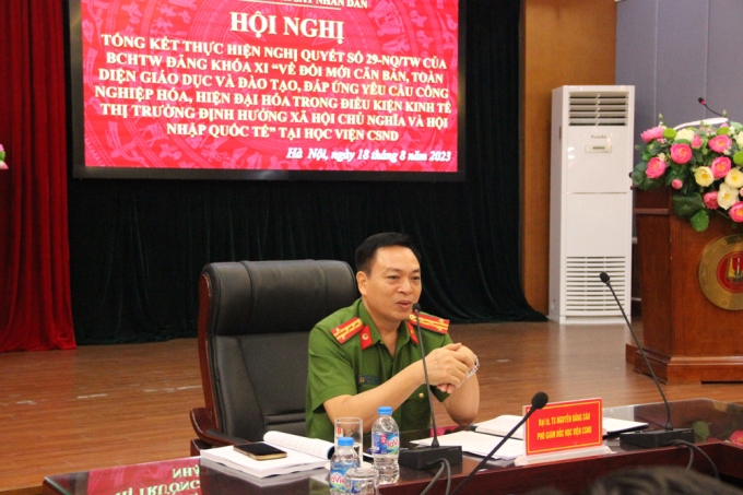 Đại tá, TS Nguyễn Đăng Sáu, Phó Giám đốc Học viện phát biểu kết luận Hội nghị