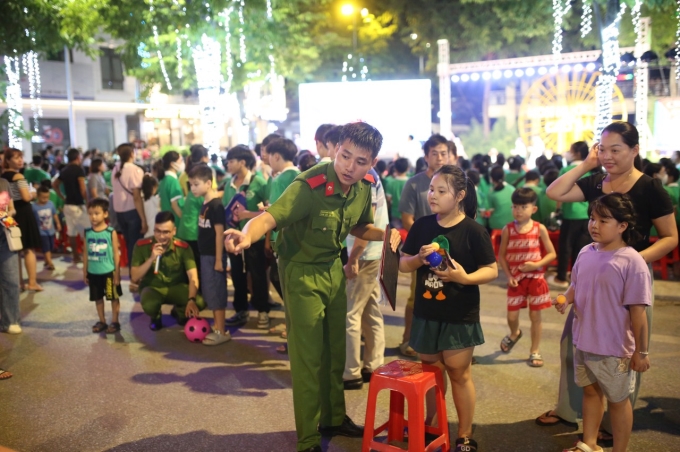 Hoạt động tuyên truyền được tổ chức tại không gian Phố đi bộ Kim Đồng