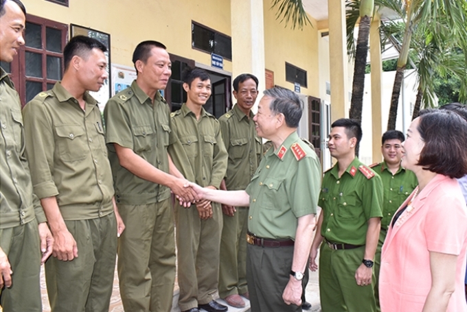 Bộ trưởng Tô Lâm thăm, động viên Công an xã bán chuyên trách - &quot;Cánh tay nối dài&quot; góp phần bảo đảm ANTT ở cơ sở tại huyện Gia Viễn, tỉnh Ninh Bình.