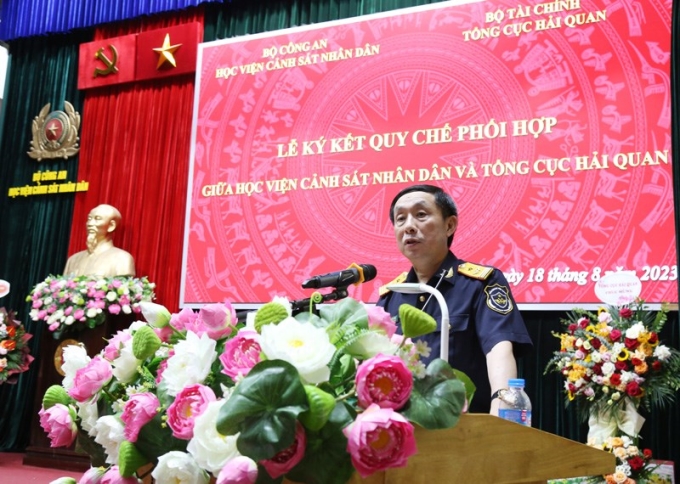 Đồng chí Hoàng Việt Cường, Phó Tổng cục trưởng Tổng cục Hải quan phát biểu tại buổi lễ