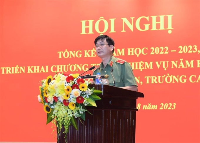 Thiếu tướng, PGS.TS Trịnh Ngọc Quyên, Giám đốc Học viện An ninh nhân dân tham luận tại Hội nghị.